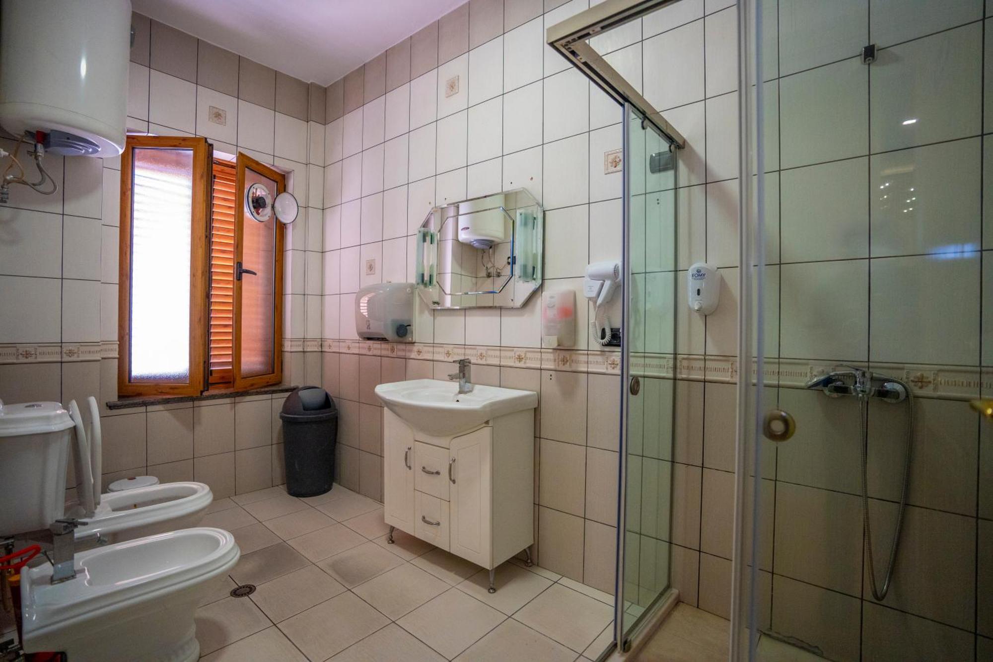 Terrace Hostel & Lounge Bar Szkodra Zewnętrze zdjęcie